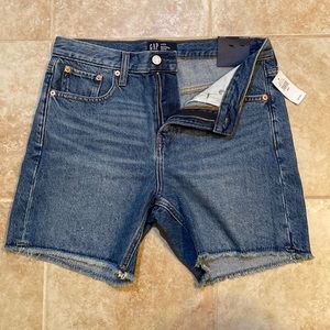 GAP Denim Boyfriend Short 4/27R mid rise NWT